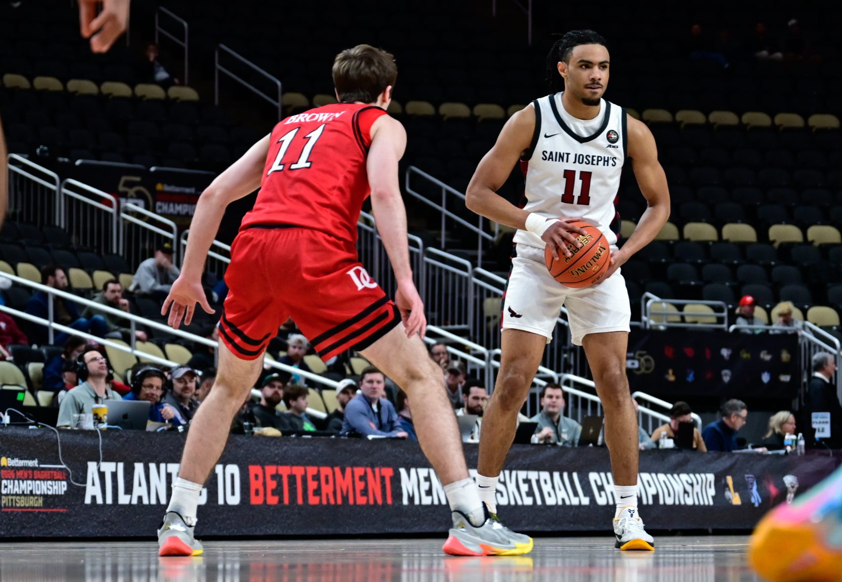 Saint Joseph's guard Jaiden Glover-Toscano looks around the floor during an Atlantic-10 quarterfinal matchup against Davidson on March 13, 2026 -- Ed Thompson // Pittsburgh Sports Now