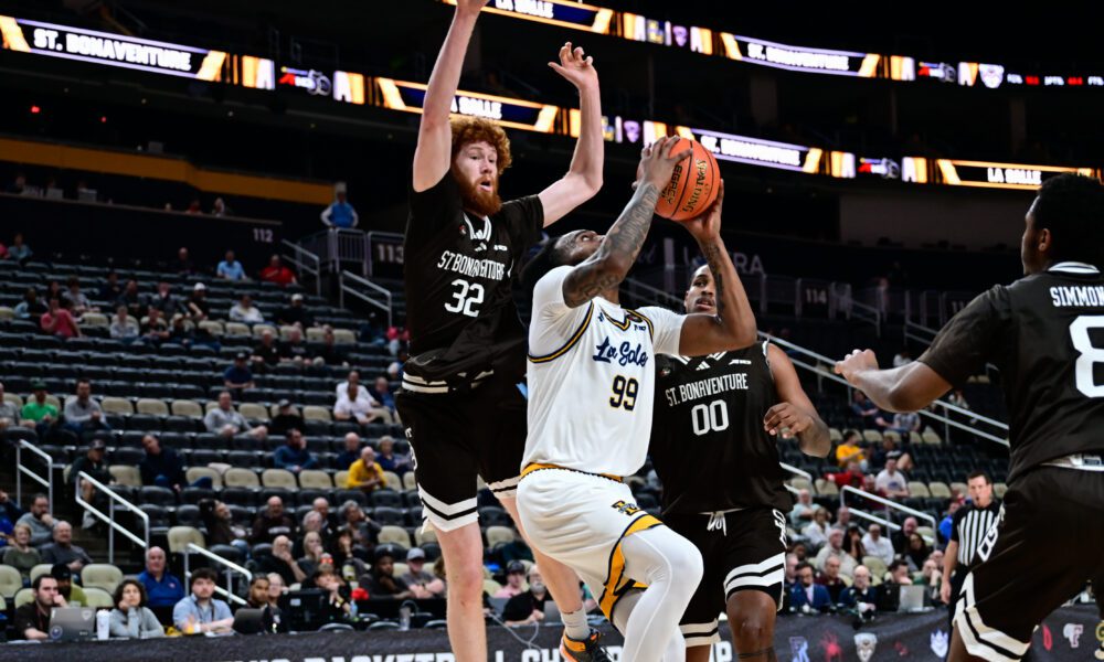 La Salle guard Rob Dockery (99) attempts a layup during the Explorers’ March 11 loss to St. Bonaventure in the A-10 Tournament. Ed Thompson/PSN