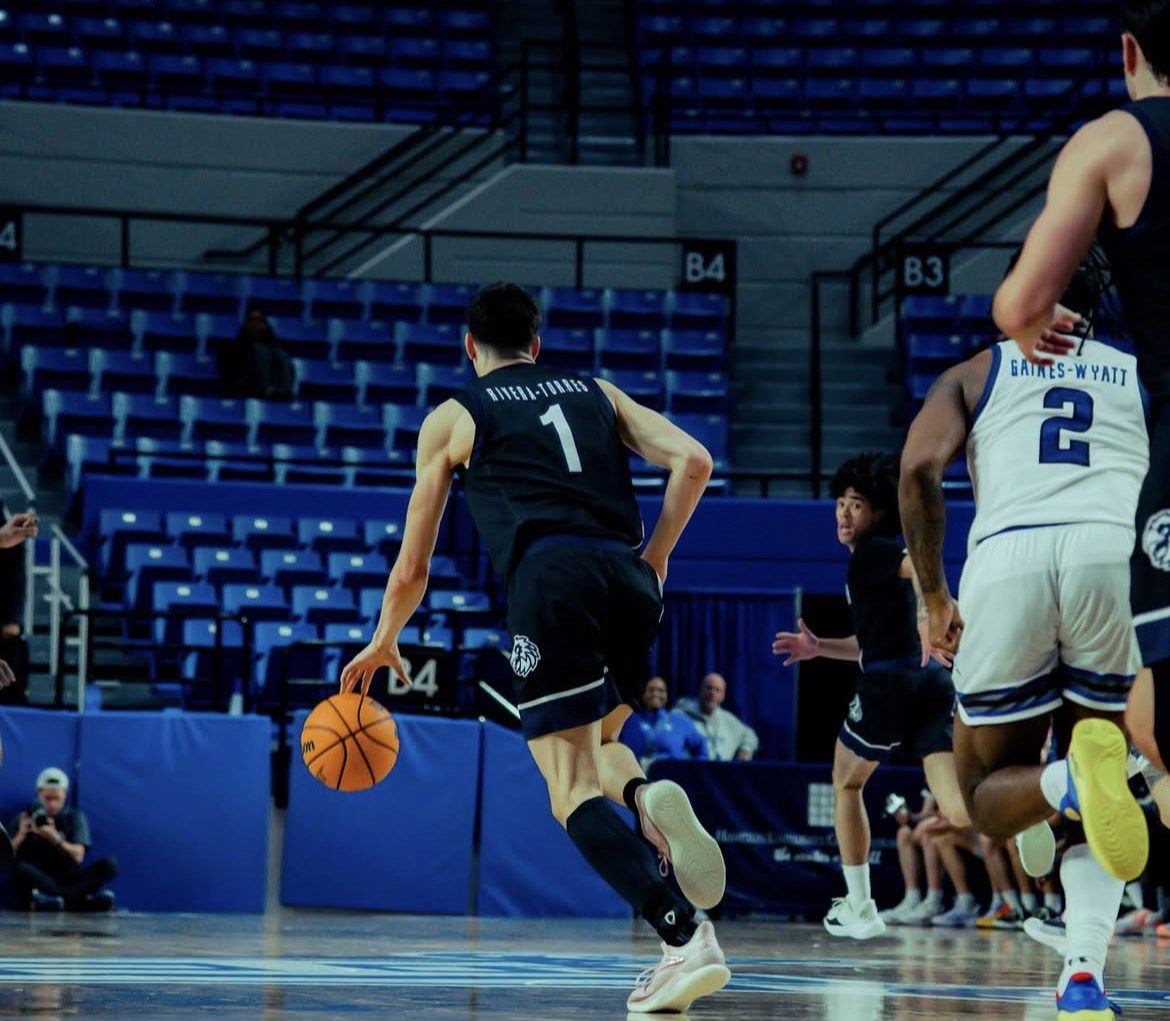Villanova transfer target Jason Rivera-Torres dribbles the basketball. Image courtesy of Jason Rivera-Torres' Instagram account.