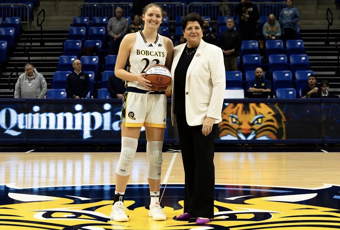 Villanova transfer Anna Foley poses with Quinnipiac head coach Tricia Fabbri after scoring her 1,000th career point. Image courtesy of Quinnipiac University Women's Basketball's Instagram account.