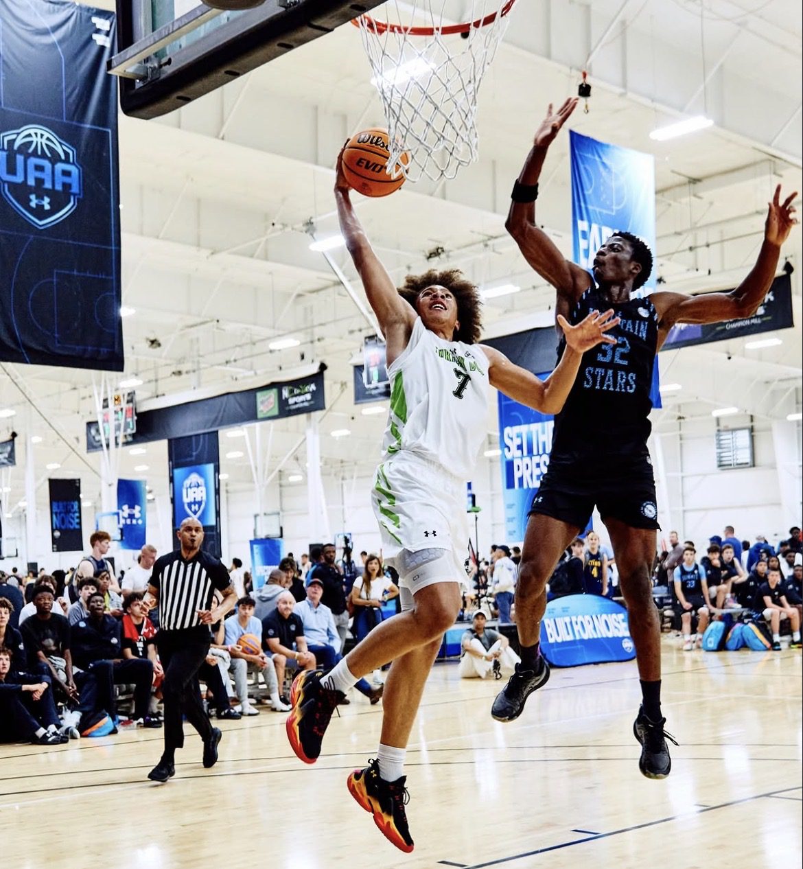 2029 Villanova combo guard recruit Jordan Costley tries for a layup. Image courtesy of uaboysnexthoops' Instagram account
